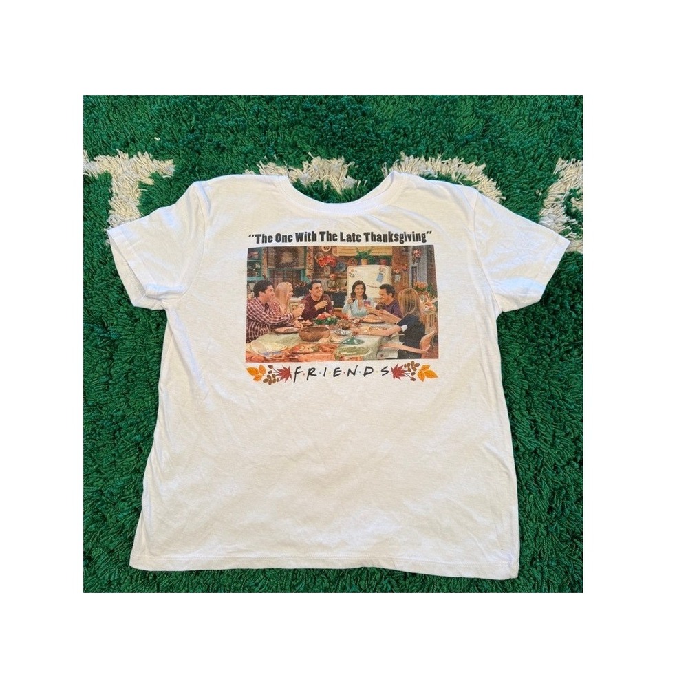 Friends Graphic T-Shirt Womens Small White Excellent Late Thanksgiving TV Show